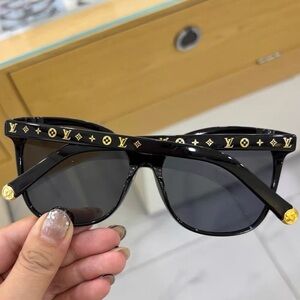 ❤️(Louis Vuitton)-Black and Gold Women's Sunglasses